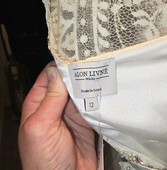 Couture beaded wedding dress 12 - Picture 14 of 15